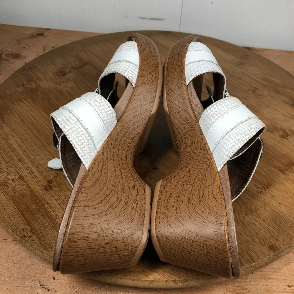 Dansko jessie womens size 40 shoes white Leather Wedge Open Toe sandals